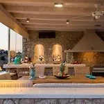 - Poolside Lux Getaway Holiday home