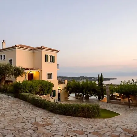 - Poolside Lux Getaway بورتو خيلي