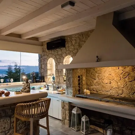 度假居 - Poolside Lux Getaway