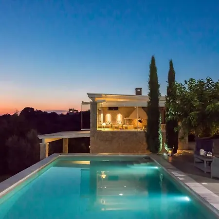 - Poolside Lux Getaway بورتو خيلي