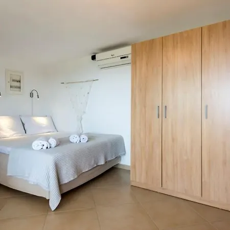 度假居 - Poolside Lux Getaway