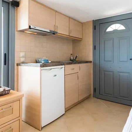 - Poolside Lux Getaway 度假居 *