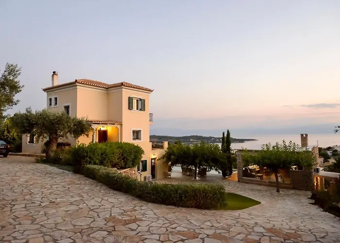 - Poolside Lux Getaway بورتو خيلي