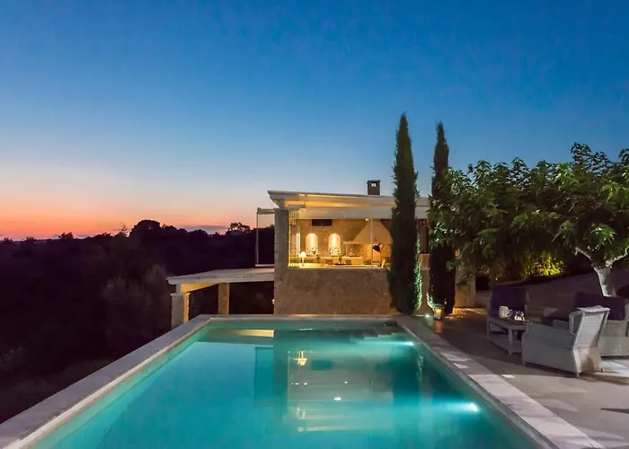 - Poolside Lux Getaway بورتو خيلي