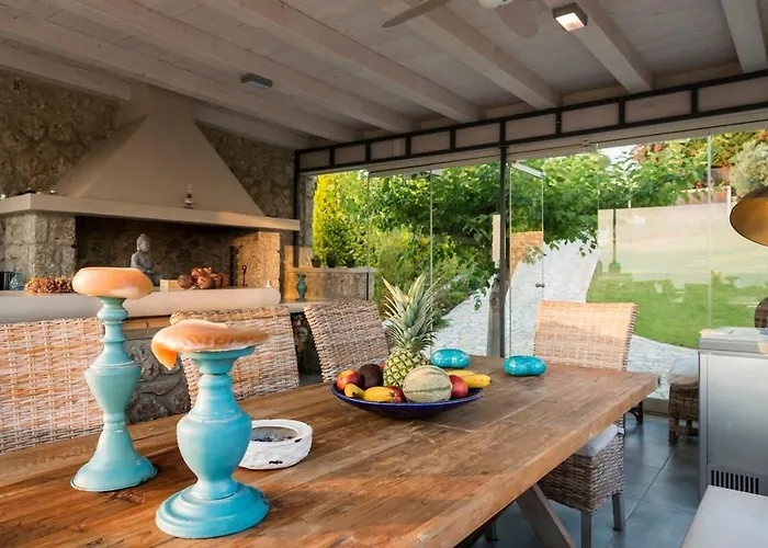 - Poolside Lux Getaway בית נופש *