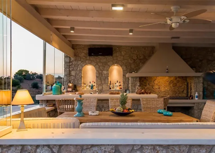 - Poolside Lux Getaway בית נופש